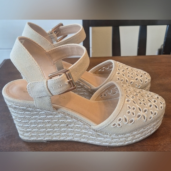 Euc Skechers Beige Wedge Sandals - Picture 2 of 5